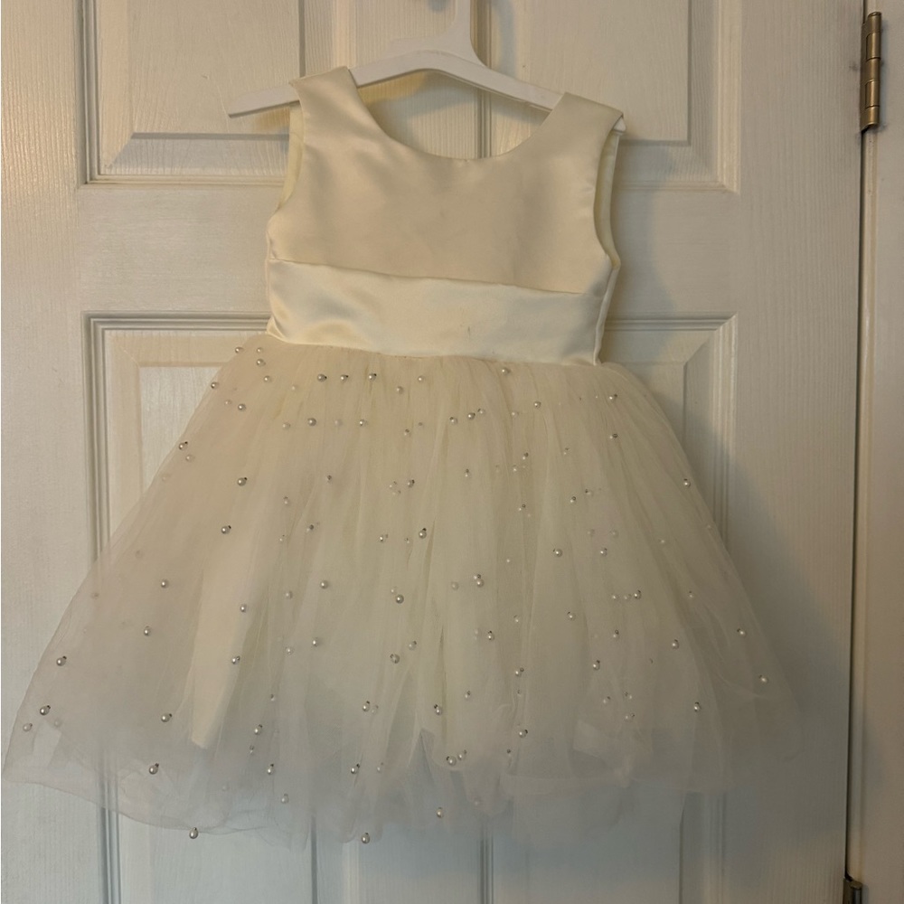 Adorable toddler dress in almost new condition.